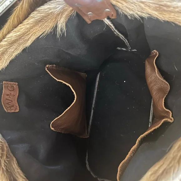 W G Cowhide Shoulder Bag - Picture 2 of 3